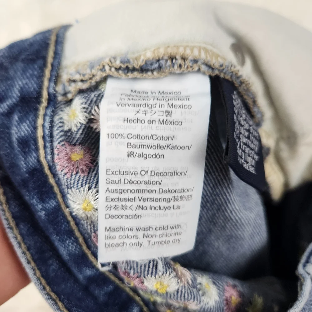 Madewell Floral Embroided Cutoff Medium Wash Denim Shorts